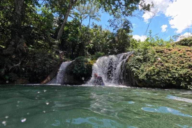 cachoeira do salto parque das cachoeiras passeio