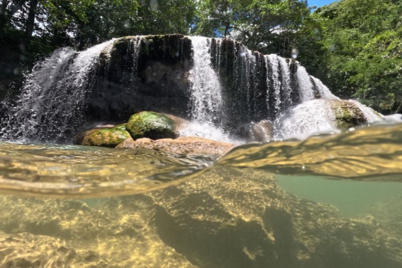 cachoeira do sinhozinho na trilha foto