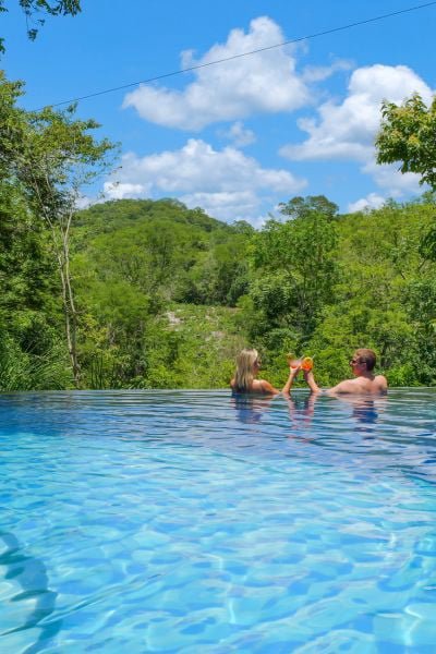 piscina com borda infinita
