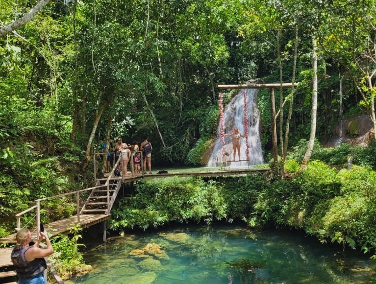 nascente azul e verde do parque